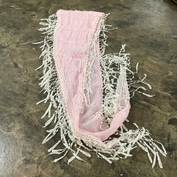 Dainty pink scarf with crocheted trim - Picture 1 of 5